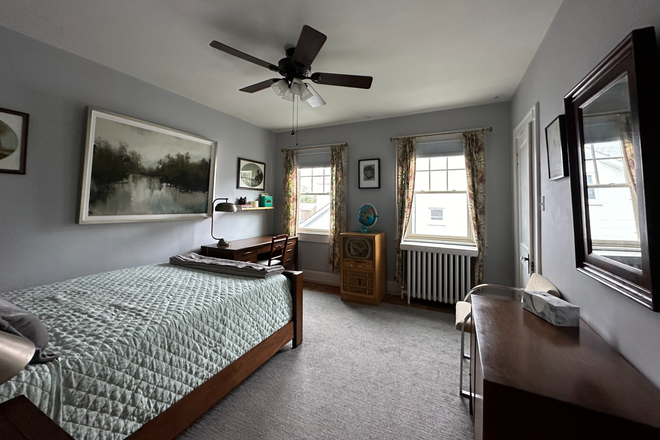Queen Bed, Desk, and Walk in Closet - Lake Montebello Furnished 1 BdRm  - Shared Home