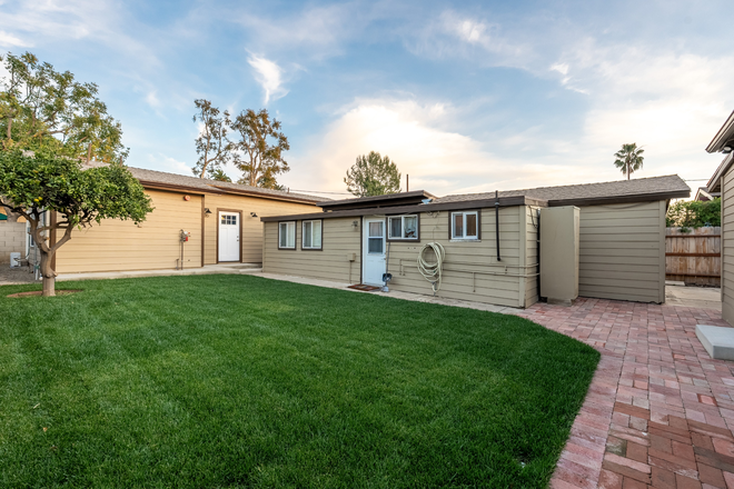 Backyard - Near Campus, Spacious 3BR 1BA Home