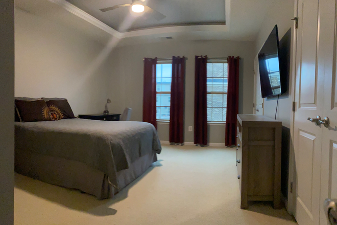 master bedroom with lots of natural light - Furnished IBR w/ Private Bath, Utilities Included steps away from Hopkins Medical Campus