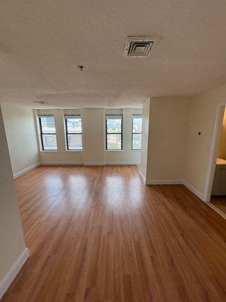 ! - No fee TWO MONTHS FREE Amazing top floor studio with great view! Dishwasher and nice kitchen!