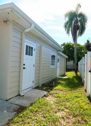 Side Private Entry - 6 ROOMS SHARED HOME MINUTES FROM UCF UTILITIES INCLUDED