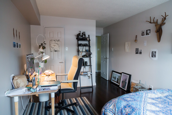 Room - 1 Fully Furnished Bedroom in a Condo Apartment for Rent