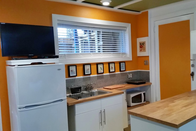 Kitchen area - urban hideaway in candler park Rental