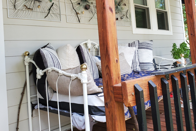 Porch - Furnished room for male-Euclid Ave-Kingston