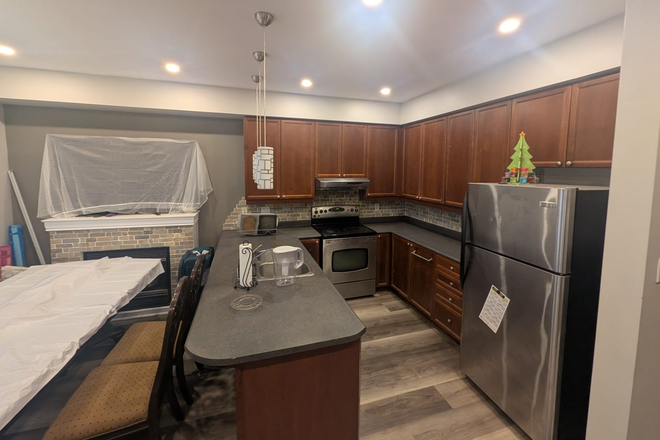 kitchen - WHOLE ENTIRE HOUSE - WALK TO YORK, ALL-INCLUSIVE, FURNISHED,