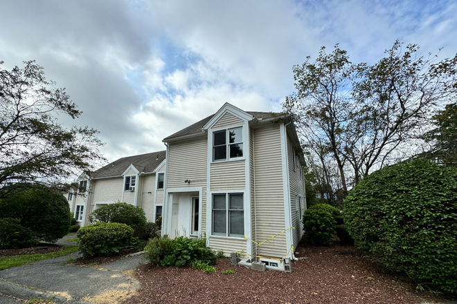 exterior - 4 BED TOWNHOUSE PERFECT FOR GROUPS AVAILABLE 2026-2027!