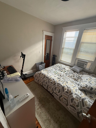 Room - Room 2 Miles from CRC, 437 Washington Street