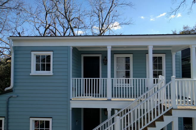 Outdoor view of Carriage House - Top unit - Charming Carriage House Apartment, SS Appliances, Granite, Wood Floors, Washer/Dryer, Piazza