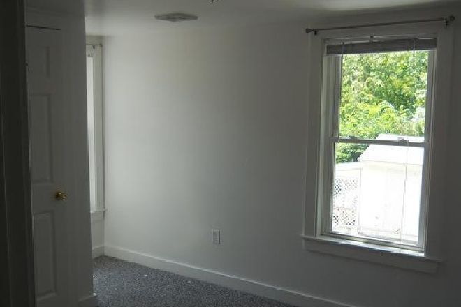 bedroom - 106 Amity Street # 2 - 4BR -FIRST MONTH'S RENT FREE MENTION THIS AD AND SIGN BEFORE 6/1! Apartments
