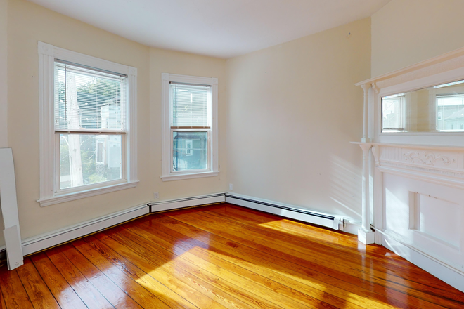 Call NOW for showings! 617-236-8550 - SUNSET ST - RENOVATED DUPLEX 6BR AVAIL *9/1/2026* W/ 2 BATHS, LNDRY IN BLDNG, RNTL PRKNG, EIK, DW! Apartments