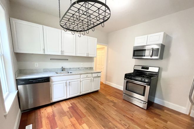 Kitchen - Renovated 3BR Steps from JFK/UMass Condo