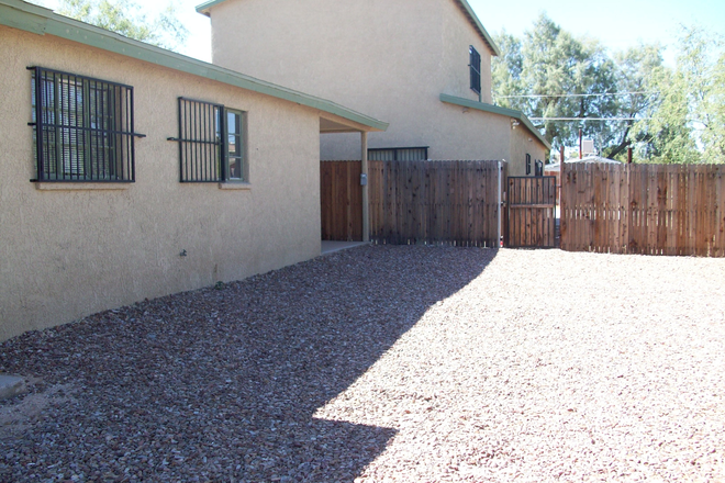 Exterior of Home - 3 bed, 3 bath with a yard! House