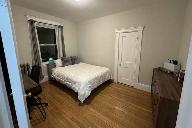 Bedroom - Charming 2-bedroom in Fenway! Apartments
