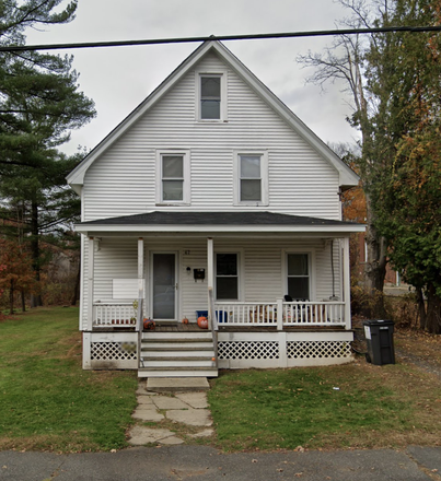 Front view of house - 2026 SPRING SUBLET 3 ROOMS AVAILABLE- close to campus/bus route, great house
