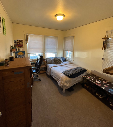 Bedroom - House close to campus and Chautauqua