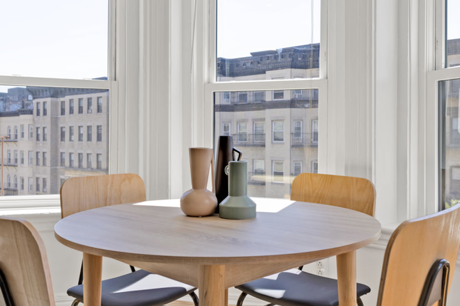 a - TOP FLOOR, NO FEE Apartments