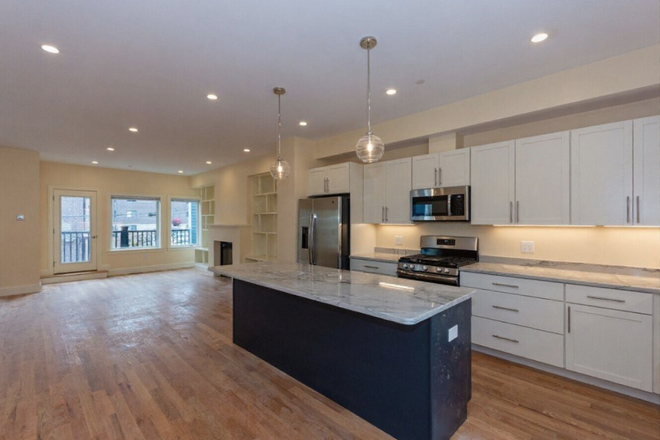 kitchen - *NO BROKERS FEE!* Gorgeous 4 Bed/3.5 Bath w/ LAUNDRY IN UNIT! Apartments