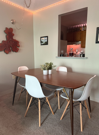 Dining Area - Harbor Point Apartments