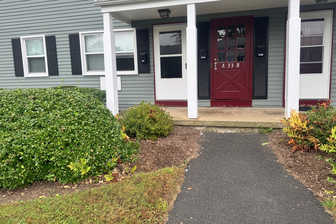 Outside view - Sublet: Apartment, 2 bedrooms 2 minutes to campus