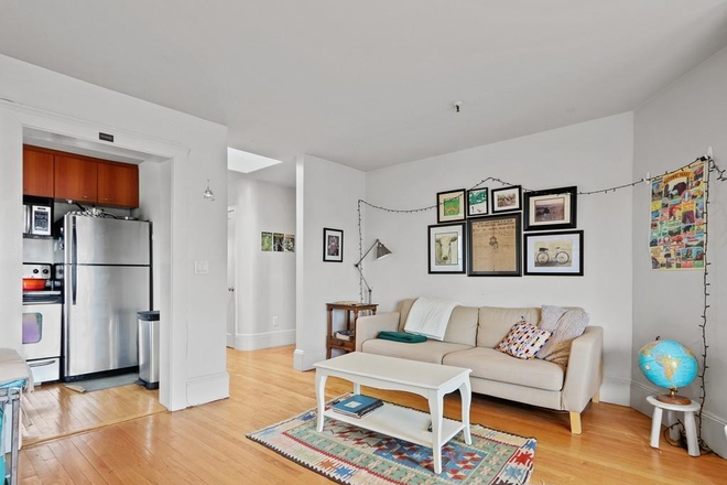 Living Area - 3 Bed Penthouse near campus!!