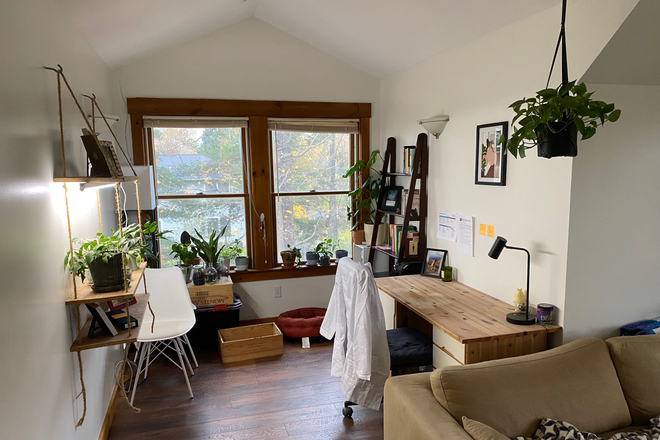 Front dormer/study - Best of Both Worlds Apartments