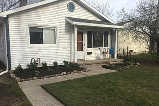 Three-bedroom house with 1 bathroom. 508 Lexington - 3 Bedroom Ranch at 508 Lexington House