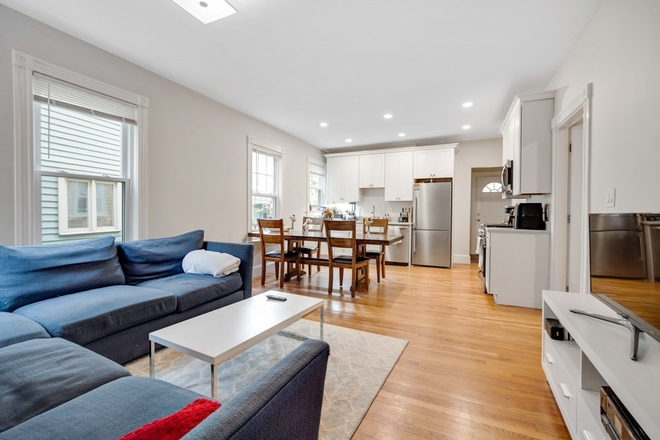. - LOCATION!! Sun-Drenched 3 Bed / 1 Bath near campus available 8/1/25!! Apartments