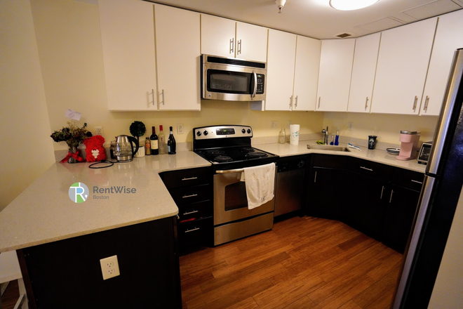 1 - SEPT 2024 -Sweet 2 beds 1 bath apartment in midtown.NO FEE TO YOU!