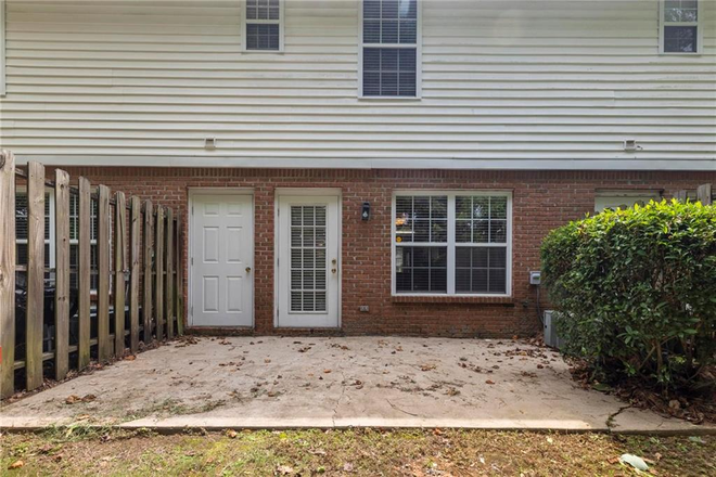 Back Patio - Donahue Crossing Condominiums - Golf View