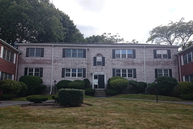 Outside View - $915/Month! 1BR in 3B2B Brighton | Sept 1 Start | 12-Month Lease | Current BC Student Roommates