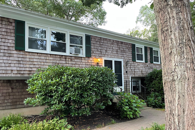 Front of House - Available for a group of 4! 4 Bedroom in Saunderstown!