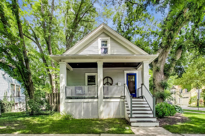 Front - Cozy Evanston cottage half mile from Lake Michigan