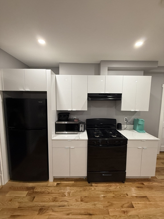 LIVING - 3 BED ON SUNSET AVAIL. 9/1/25! Apartments