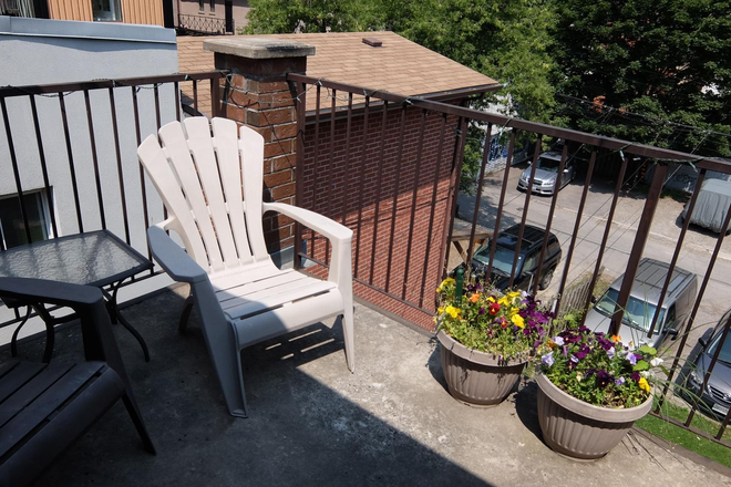 Balcony - Third floor unit, 900 to 950 square feet, 3 bedrooms, 1 bath and balcony. On suite washing machine.
