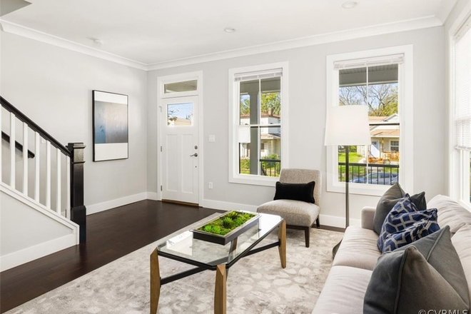 Entry, living room - Stunning 3-Bedroom Townhome, 10 Minutes to VCU – Church Hill 3BR/2.5BA
