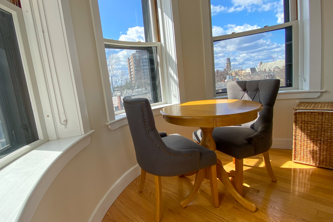 Master bedroom (bedroom 2) - FURNISHED BEDROOM WITH PRIVATE EN-SUITE BATH IN LUXURY PENTHOUSE AT HARVARD YARD | NO BROKER FEE