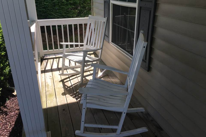 Front Porch - House to share 225 Towne Crier Rd. Lynchburg $650 utilities incl.