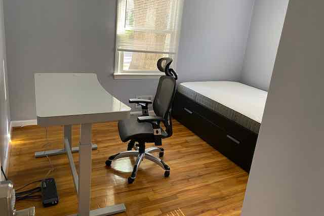 bedroom - Room in the Nerd House ($795 utilities, basement gym included)
