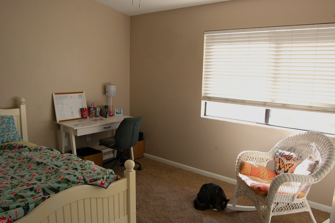 room for rent - Mill Run Townhome