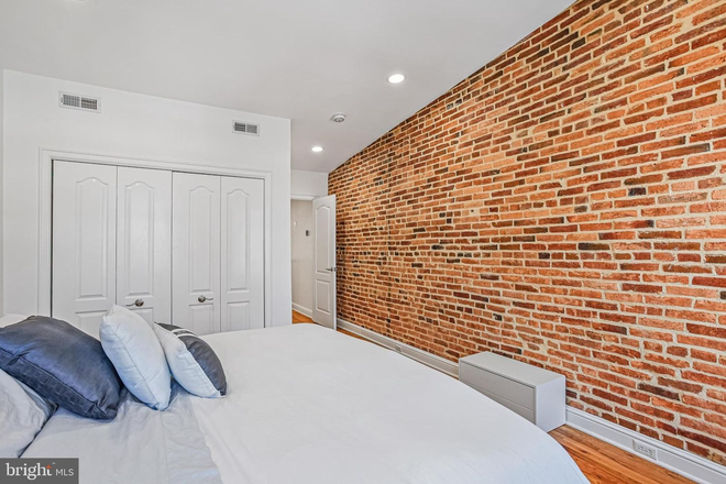 Third Floor bedroom - Experience sophisticated city living in this beautifully updated colonial Townhome