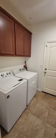 Laundry - Bellevue Ranch, 3.5 mi. from UC Merced campus, walking distance to Cat Track bus stop. House