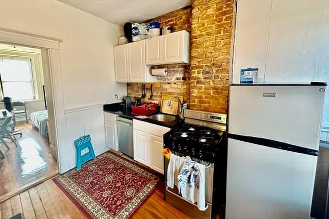 Call NOW for showings! 617-236-8550 - CHARTER ST - LRG *1/2 FEE* NORTH END 2BR/1BA *AVAIL NOW* W/ LNDRY IN BLDNG, EQUAL BDRM, EIK W/ DW Apartments