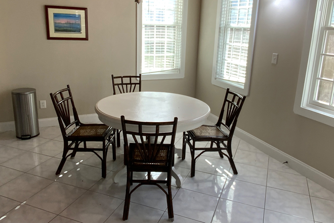 Dining Room - Beautiful 2B/2.5 Bath Duplex Duplex