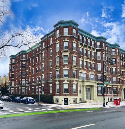 Exterior - Renovated 1 Bedroom Apartment on Commonwealth Ave!!