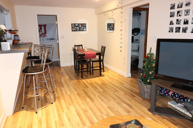 dining area - Charming Coolidge Corner 2 bed with updated kitchen - 9/1 Apartments