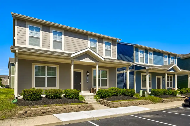 Outside street view - The cottages on Lindberg Apartments