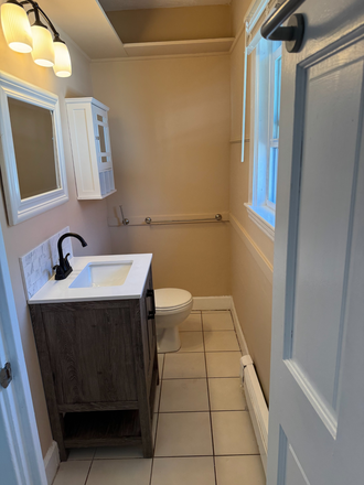 . - LOCATION!! SPACIOUS 4 BED MINUTES FROM BC CAMPUS! AVAIL 7/29/2027!! Duplex