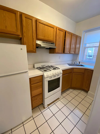 Kitchen - PROFESSIONAL BUILDING 1 BED COMMONWEALTH AVE **JUNE 1st**  NO FEE** Apartments