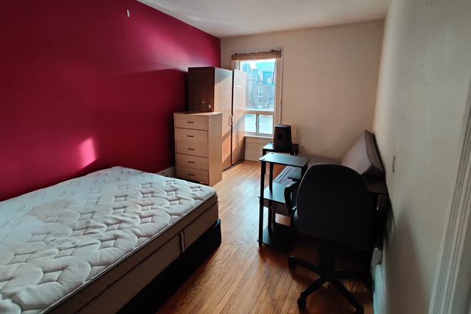2nd Floor Bedroom - Huron & College ( M5T 2B6 ) House