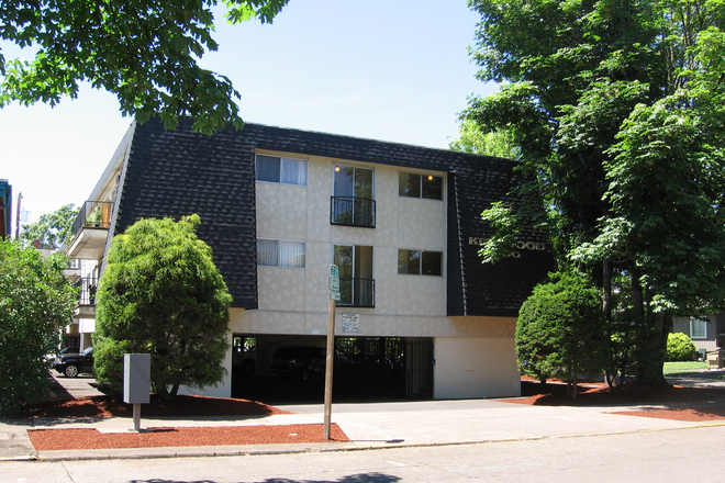 Parking under building - House Close To U of O Campus With Off Street Parking